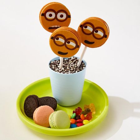 Отель Conrad Бангкок Экстерьер фото Minion-themed desserts