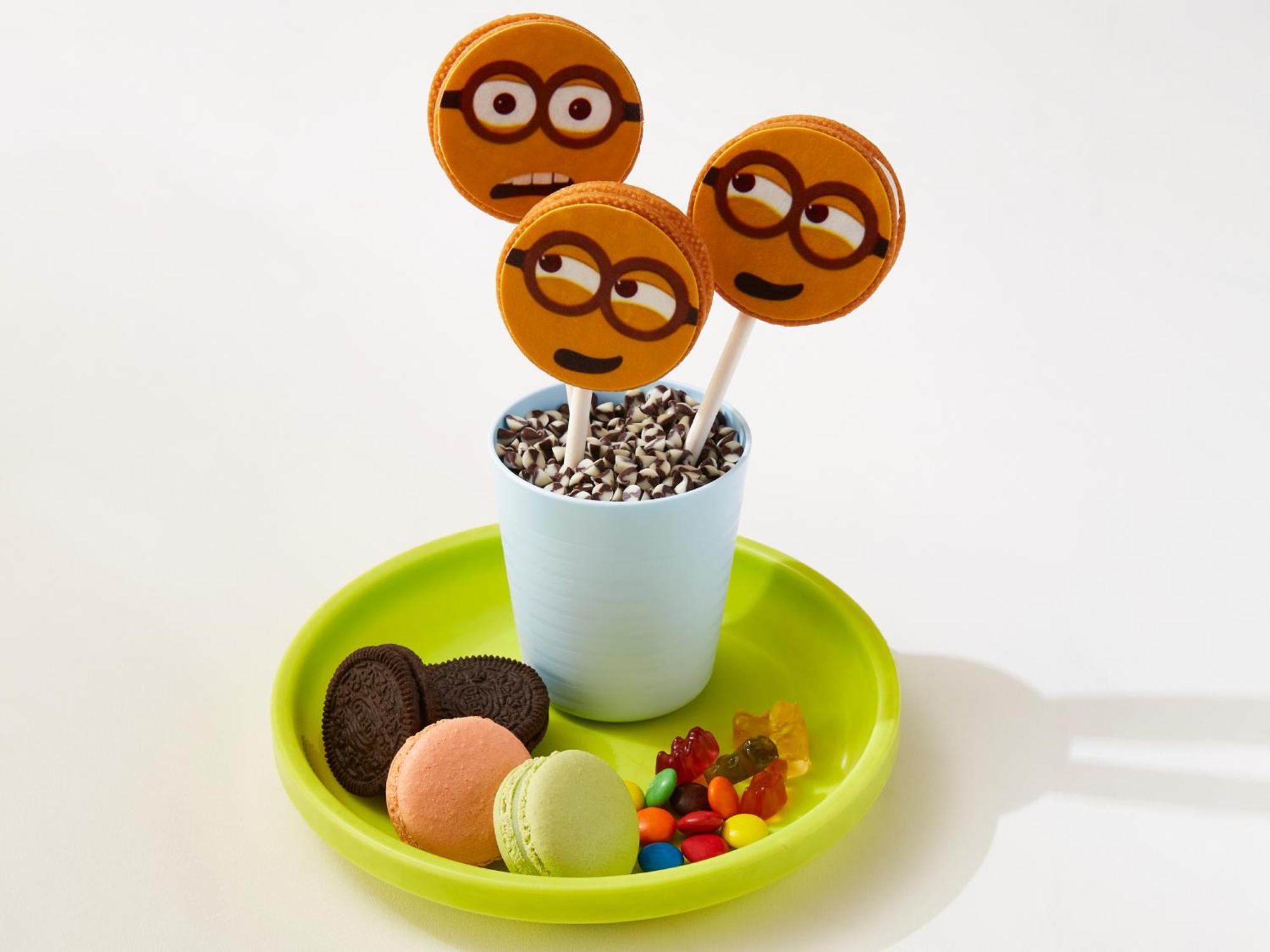 Отель Conrad Бангкок Экстерьер фото Minion-themed desserts